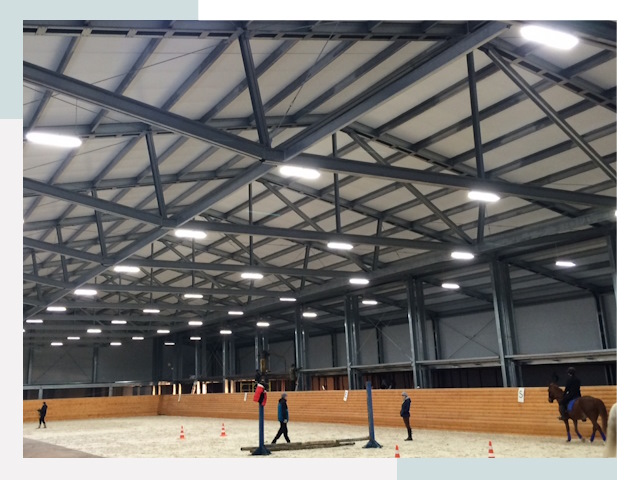 Строительство конных манежей от 610 руб в Владивосток